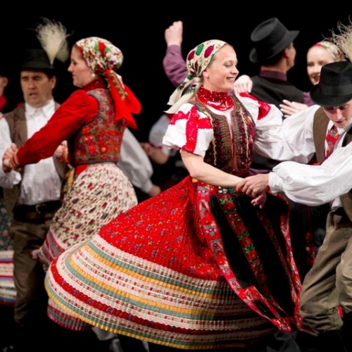CÍVIS CUHÁRÉ - Kárpát-medencei Népművészeti Találkozó 2013 CÍVIS CUHÁRÉ - Kárpát-medencei Népművészeti Találkozó 2013